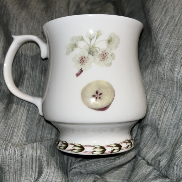 COPY - Fine Bone China - Queen’s Hookers Fruit - Picture 2 of 8